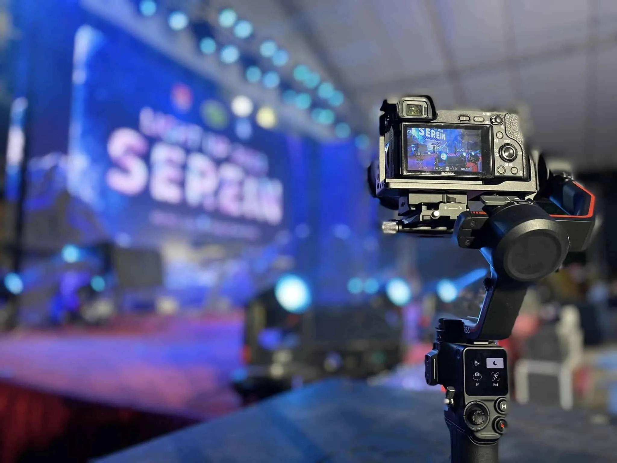 Cách quay video sự kiện bằng gimbal: 10 kỹ thuật để cảnh mượt và “cinematic” (2026)