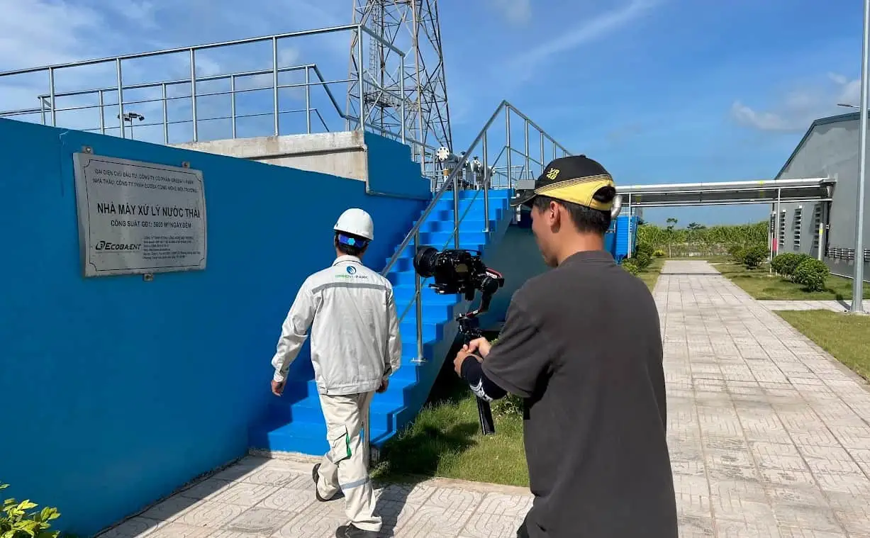 Quay phim doanh nghiệp kết hợp cảnh quay flycam ngoại cảnh