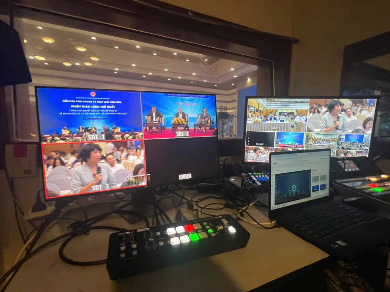 Quay livestream hội nghị