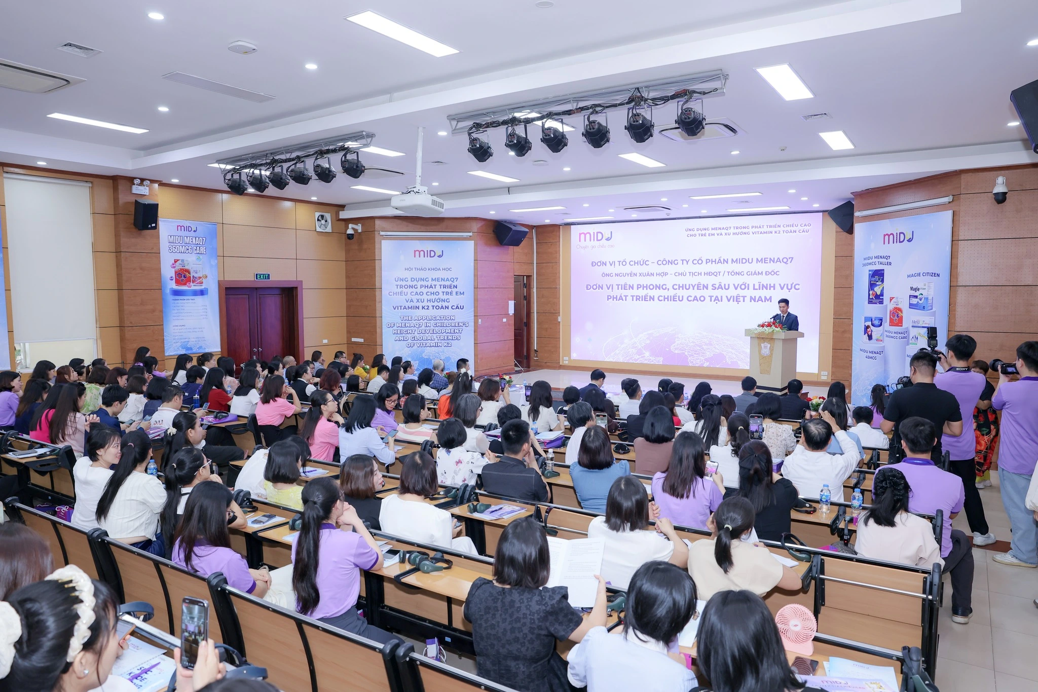Chụp ảnh hội thảo