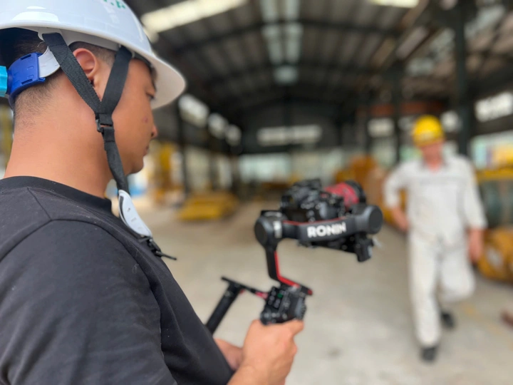 Ekip ProMedia quay phim kỷ niệm tại nhà máy Vitrichem Việt Trì