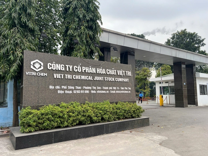 Cổng nhà máy hóa chất Việt Trì