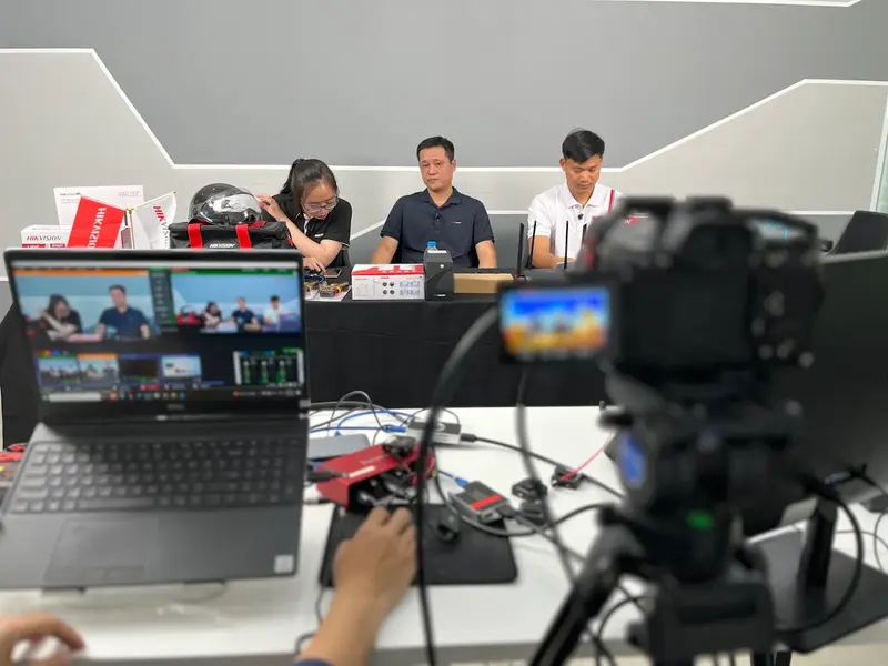 Toàn cảnh hậu trường quay phim livestream ra mắt sản phẩm công nghệ Hikvision