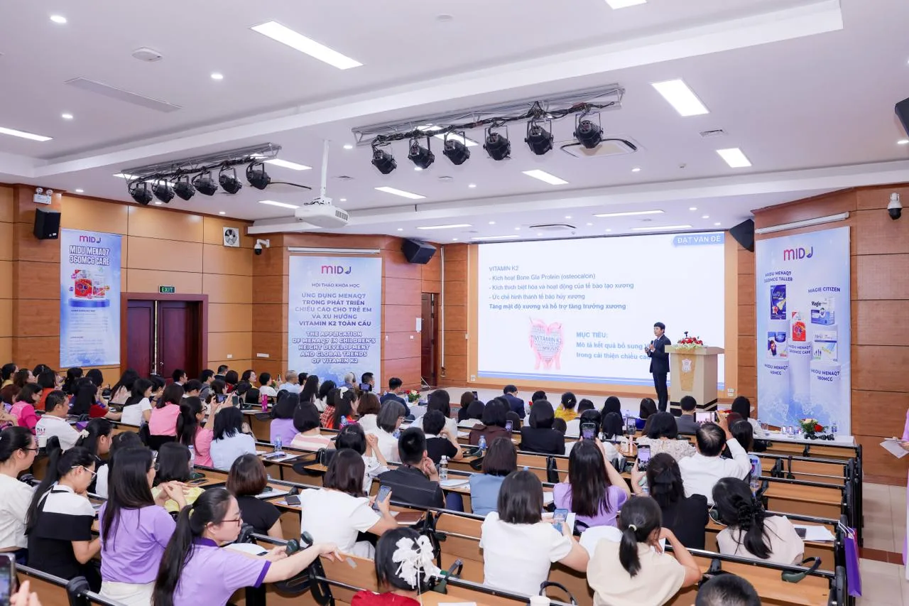 Chụp ảnh hội thảo khoa học — đại biểu tham dự