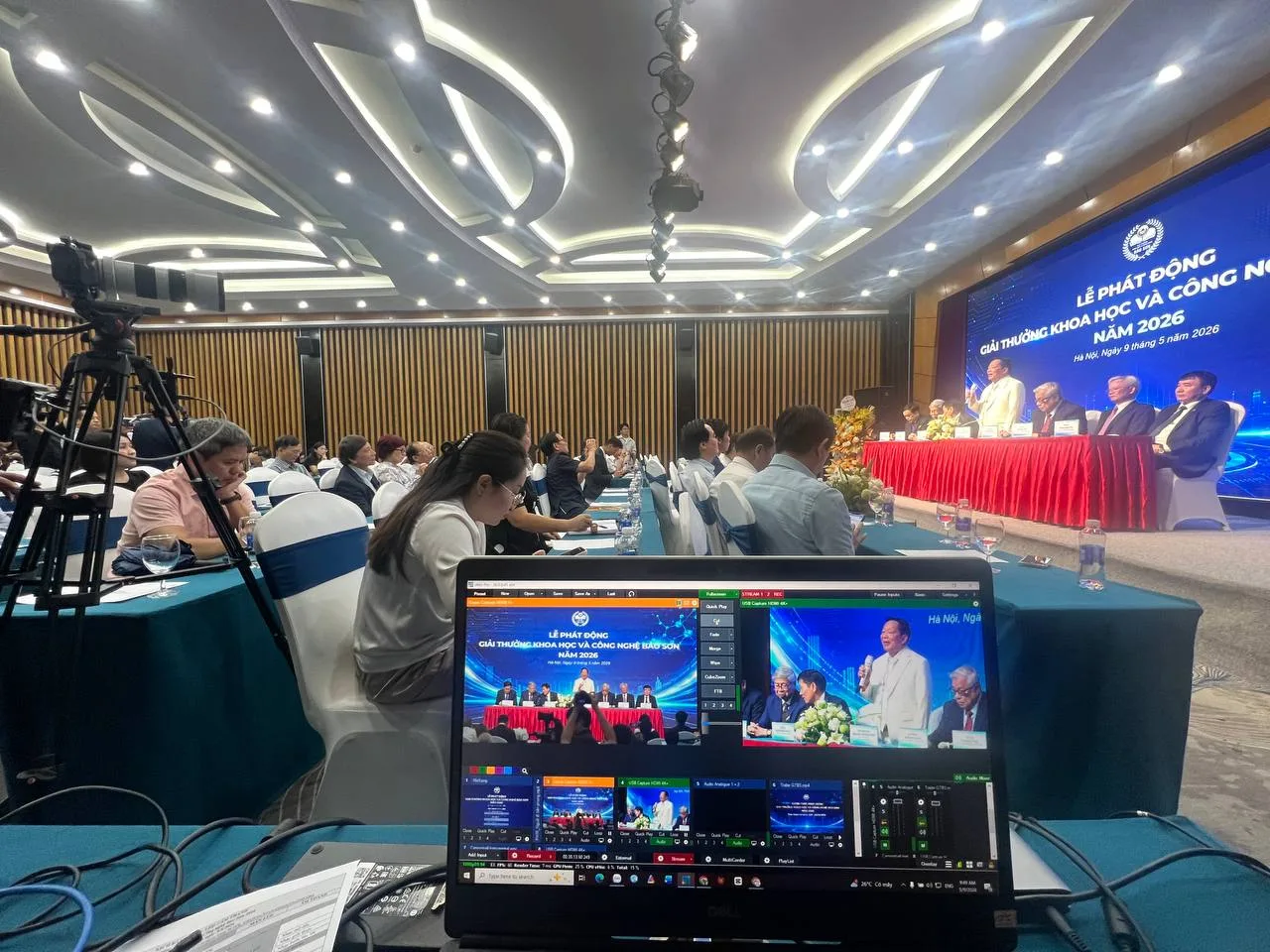 Màn hình kiểm soát livestream sự kiện ra mắt giải thưởng Bảo Sơn 2026.