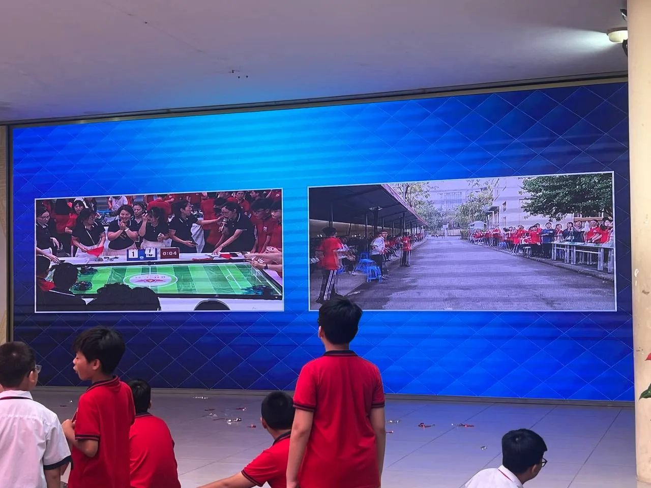 Màn hình LED lớn trình chiếu hình ảnh trực tiếp ngày hội STEAM.