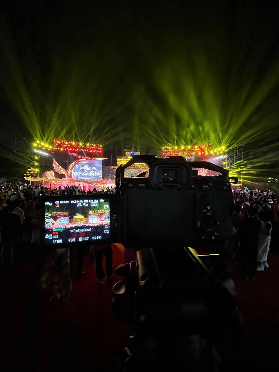 Máy quay Sony FX3 ghi hình sân khấu Lễ hội Làng nghề Thăng Long 2026.