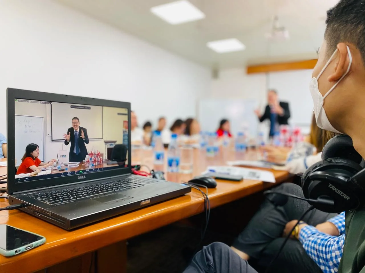 Ê-kíp ProMedia tư vấn lựa chọn định dạng video cho doanh nghiệp