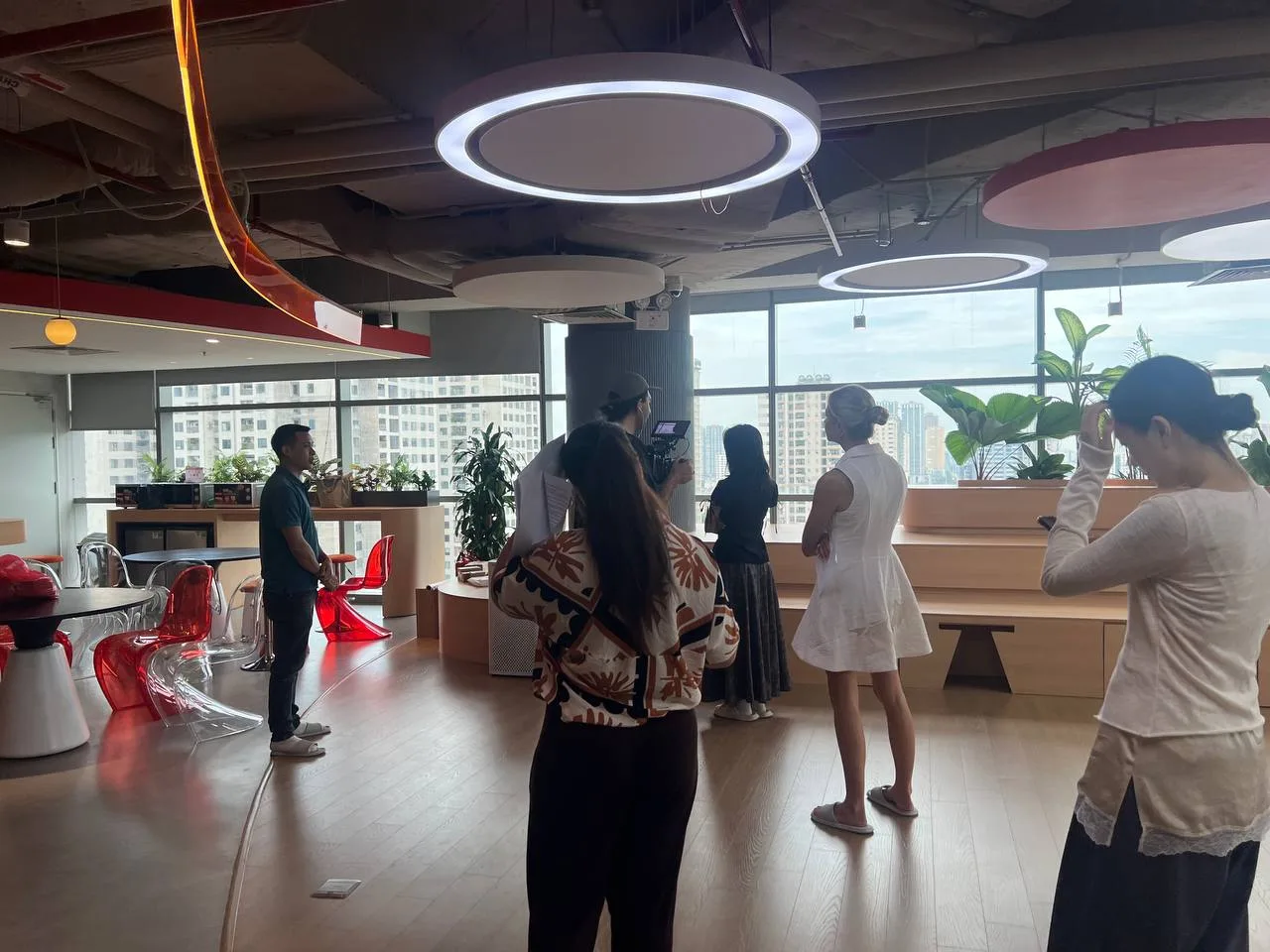 Tổng quan không gian văn phòng Brave Stars trước buổi quay.