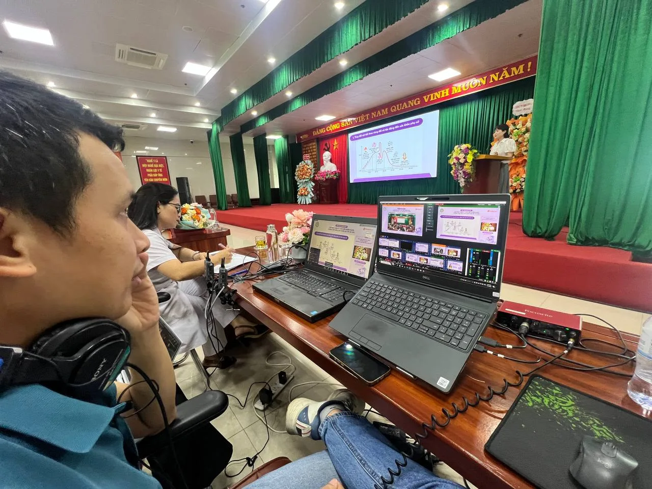 Ekip ProMedia setup thiết bị livestream hội thảo tại Bệnh viện Sản Nhi Ninh Bình.