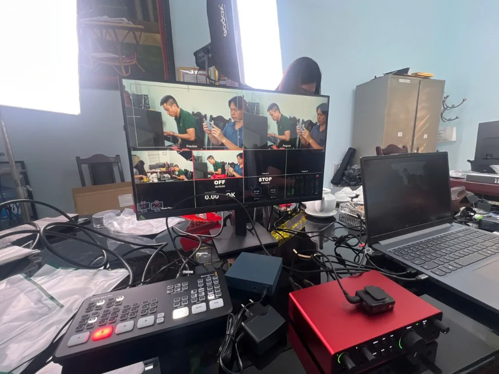 Bàn trộn hình ATEM Mini Pro và soundcard điều khiển livestream tại UBND xã An Khánh