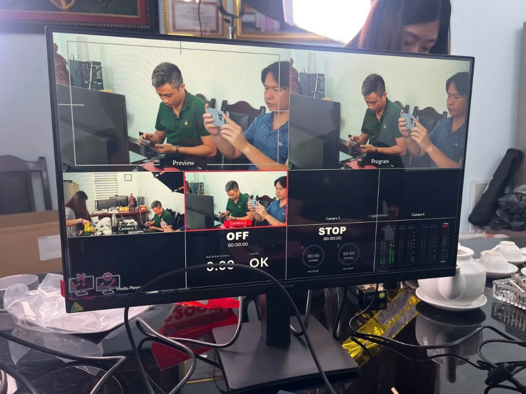 Màn hình kỹ thuật Multiview kiểm soát đa góc máy và âm lượng buổi livestream UBND xã An Khánh