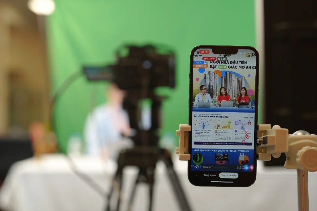 Kiểm soát tín hiệu phát sóng Mega Livestream IQI Vietnam trên điện thoại và camera chuyên nghiệp ProMedia
